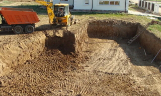Рытье котлованов под фундамент в Новом Уренгое – цена от 2591 руб. за м3 | 2Землекопа-Нвг